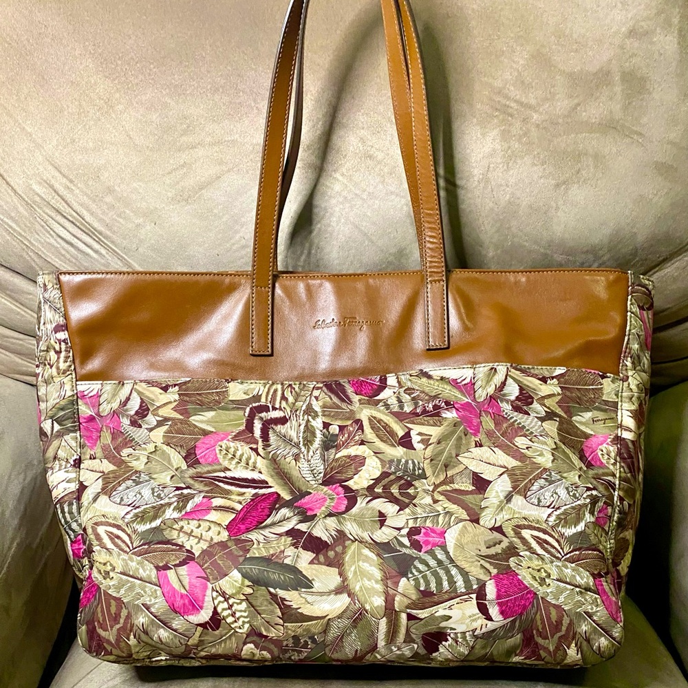 NWT Womens Beautiful Salvatore Ferragamo Milos Pink Feathered Tote with Pouch - Picture 2 of 10